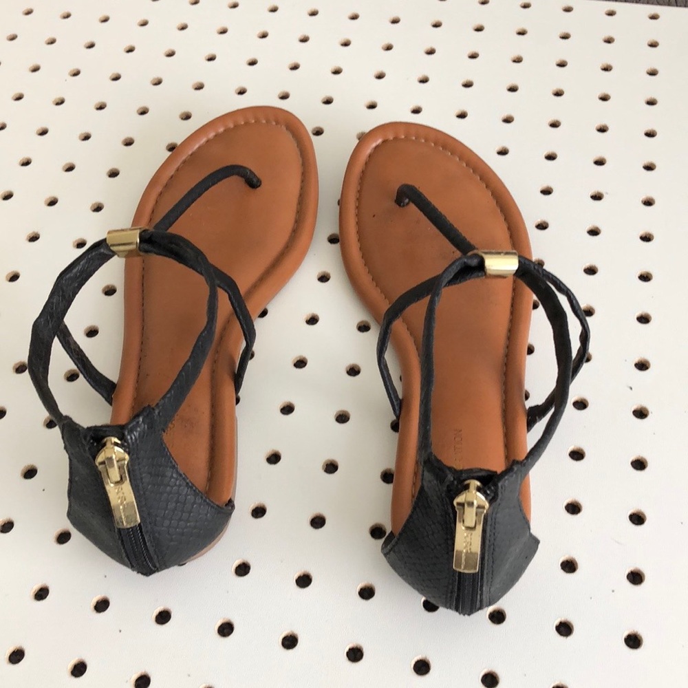 BCBG Kalima Black & Gold Gladiator Flat Sandals 7